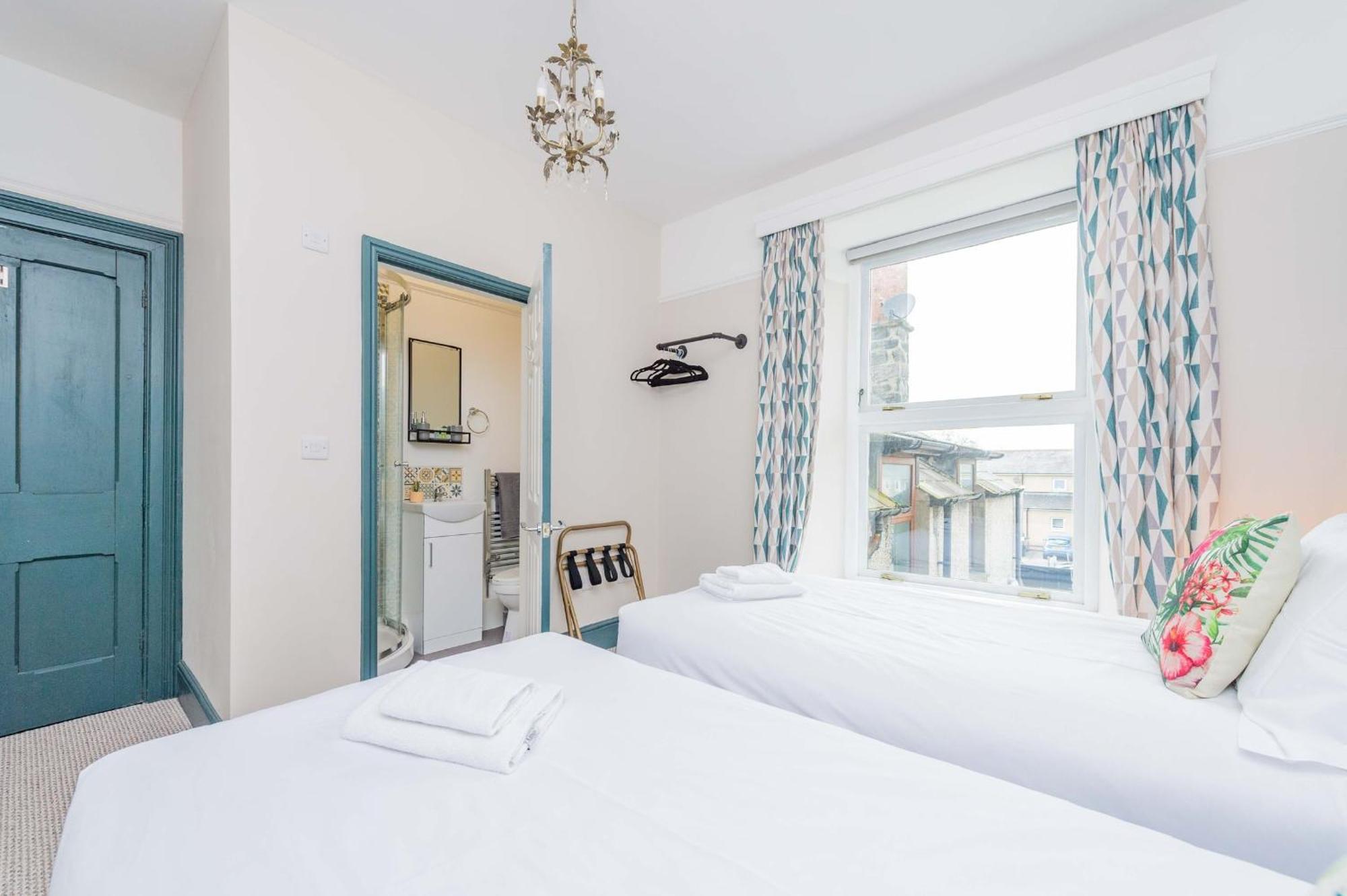Snowdon House, 8 Bedrooms, Sleep 16, Close To Blackrock Sand Porthmadog Extérieur photo